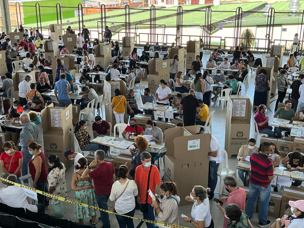 Caracol Radio Pereira.