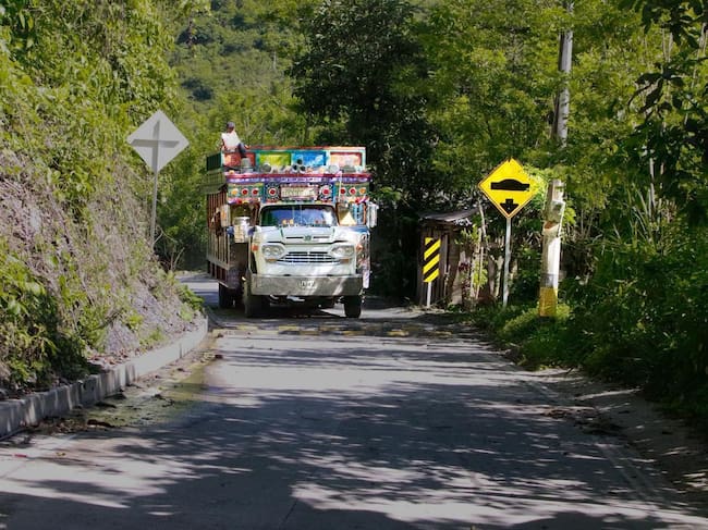 Entrega de 4 kilómetros de vía entre Dabeiba y Camparrusia. Foto: Gobernación de Antioquia.