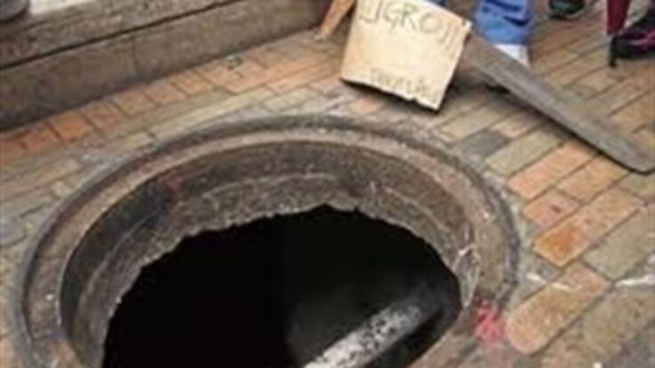 Tres personas capturadas por robo de tapas de alcantarillas en Bogotá