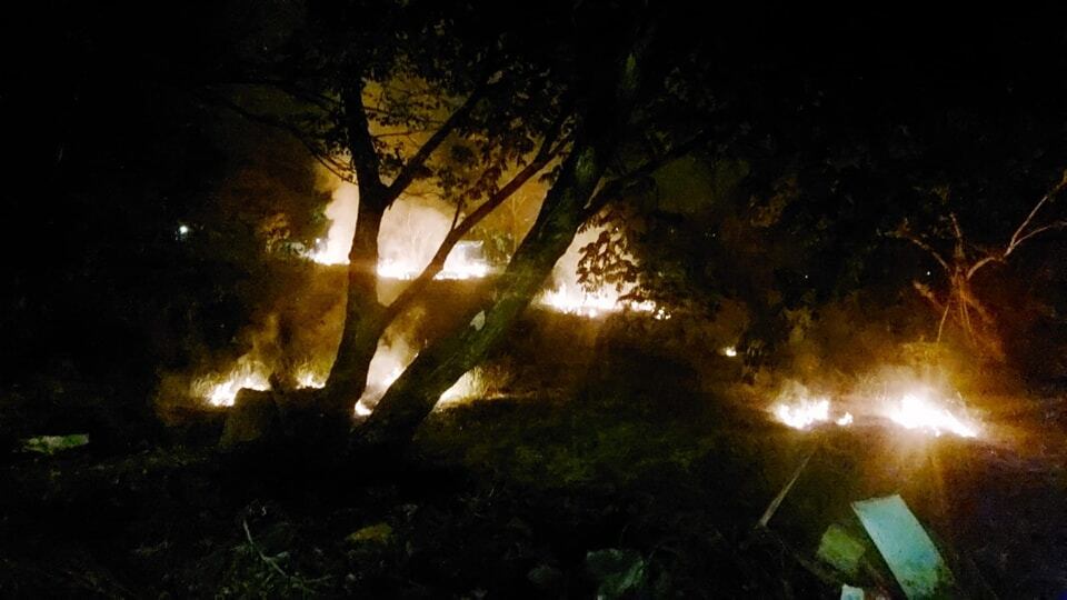 Incendio cerca a la pista de motocross en La Dorada, Caldas. Foto: Cuerpo de Bomberos de La Dorada.