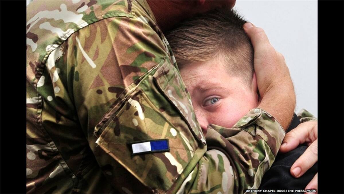 Stefan Wermouth también ganó el galardón Opentext News con esta fotografía de un estudiante de la Universidad de Oxford emborrachandose tras acabar sus exámenes. El llamado "Trashsing" es un ritual en el que los alumnos se arrojan todo tipo de sustancias que ensucian.