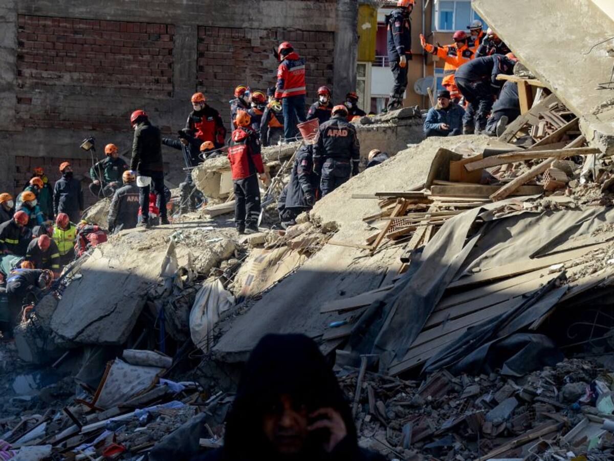 Al menos 21 muertos y más de mil heridos por terremoto en Turquía