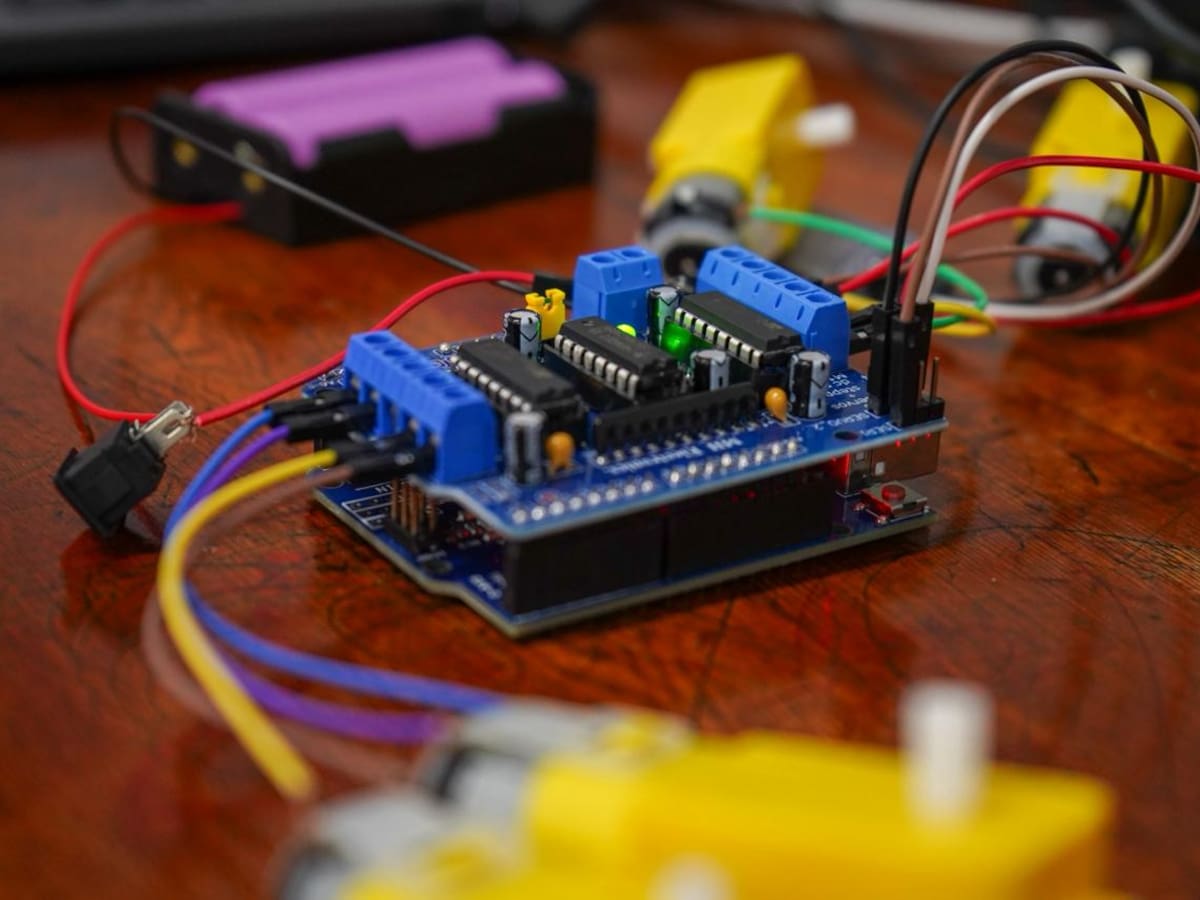 Estudiantes de la I.E. Soledad Acosta de Samper se preparan para participar en Liga de Robótica