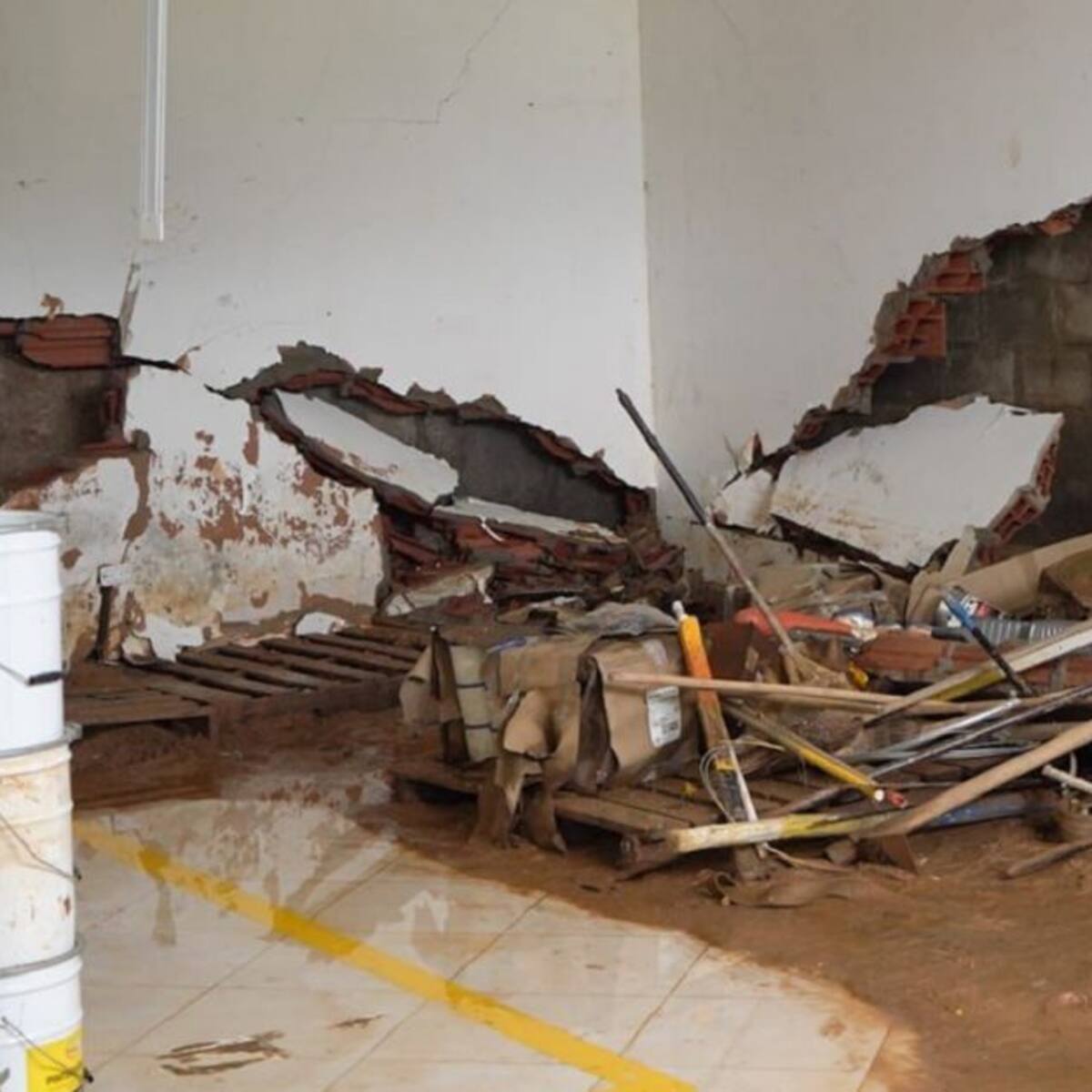 Evalúan dos colegios afectados por lluvias en Floridablanca