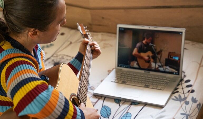 ¿Usted cómo se entretiene en medio de la cuarentena?. Foto: Getty Images