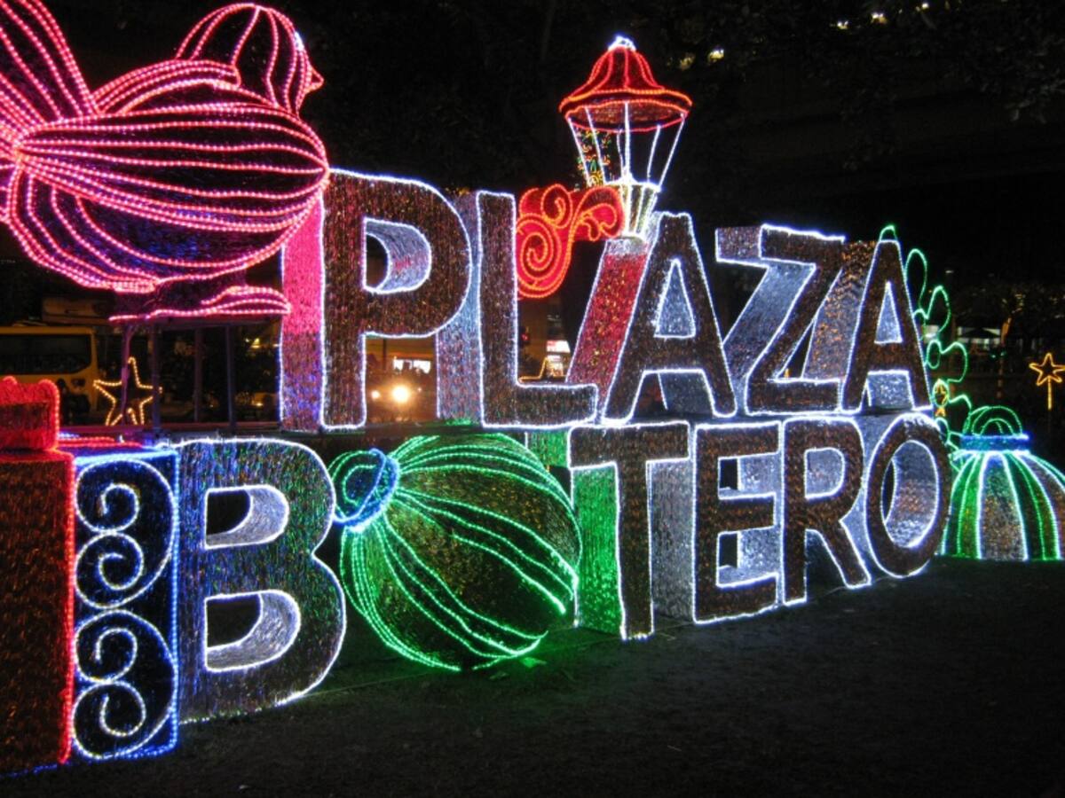 Medellín da inicio a la navidad con el alumbrado decembrino