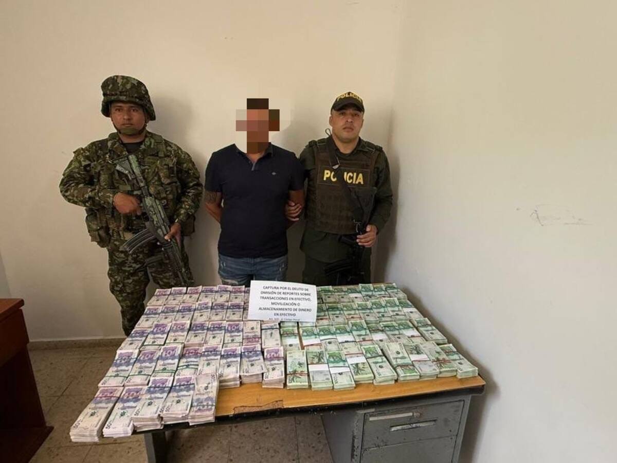 En Chocó, el ejército capturó a cuatro hombres que escondían $800 millones en un carro