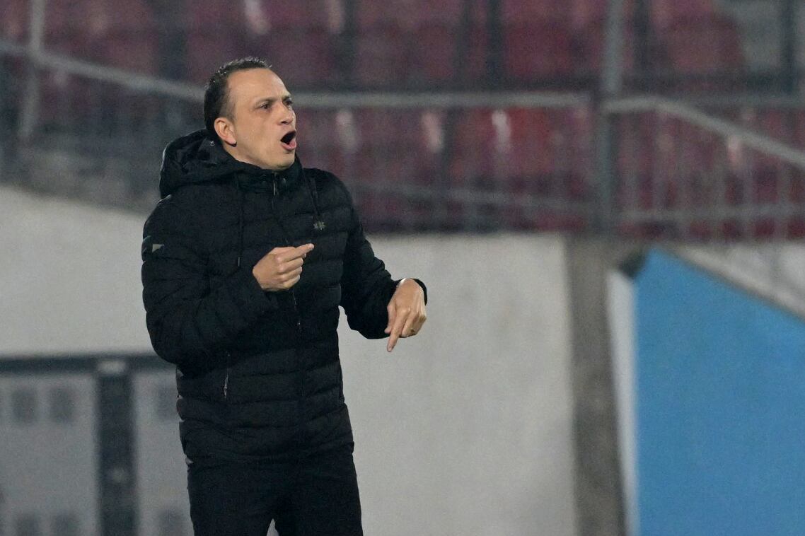 Alejandro Restrepo, DT del Medellín. (Photo by RODRIGO ARANGUA/AFP via Getty Images)