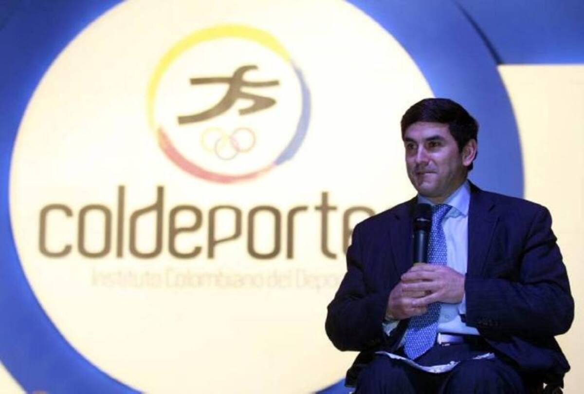 Jairo Raúl Clopatofsky Político colombiano miembro del Partido de la U y ha sido elegido por elección popular para integrar el Senado y la Cámara de Representantes de Colombia.Clopatofsky sufrió un accidente automovilístico que le produjo paraplejía y que lo confinó a una silla de ruedas