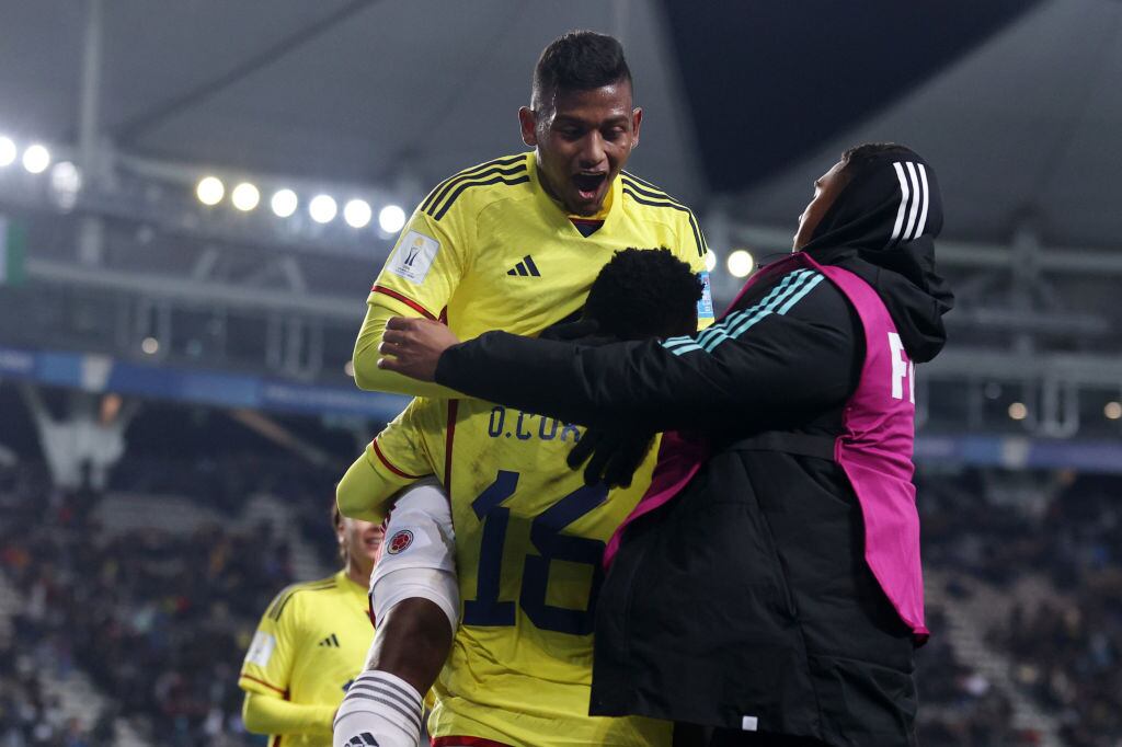 Colombia celebra el gol del empate ante Senegal en la tercera fecha de la fase de grupos del Mundial Sub-20 (Photo by Tim Nwachukwu - FIFA/FIFA via Getty Images)