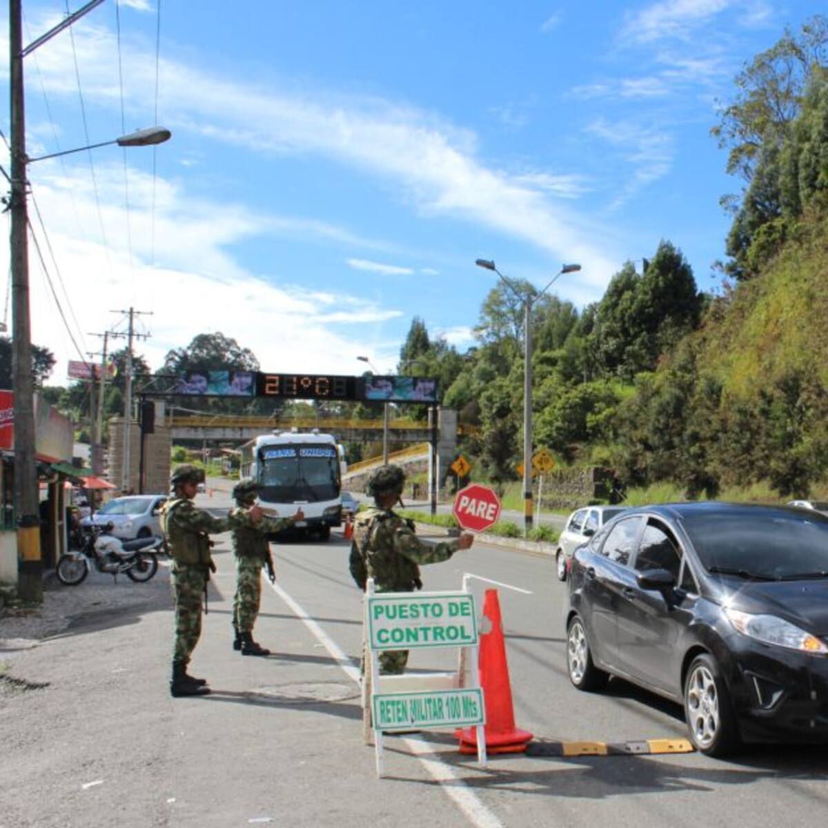 Ejercito adelanta operativos de control en Medellín