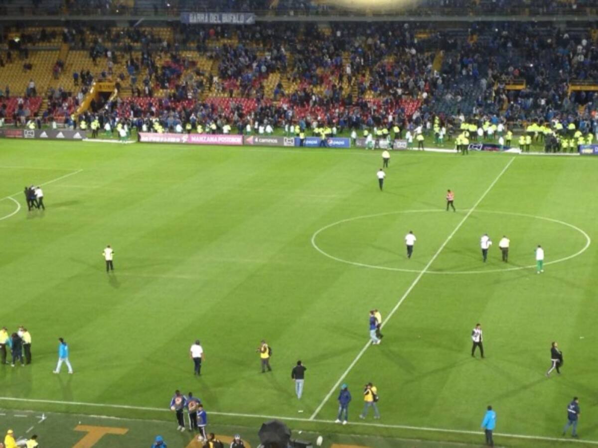 Hinchas de Millonarios invadieron la cancha del Campín