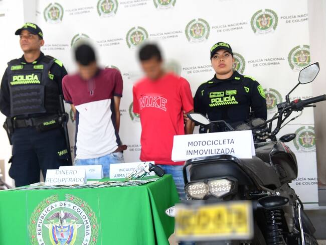 Capturados por robar cuatro millones de pesos- foto policía Metropolitana