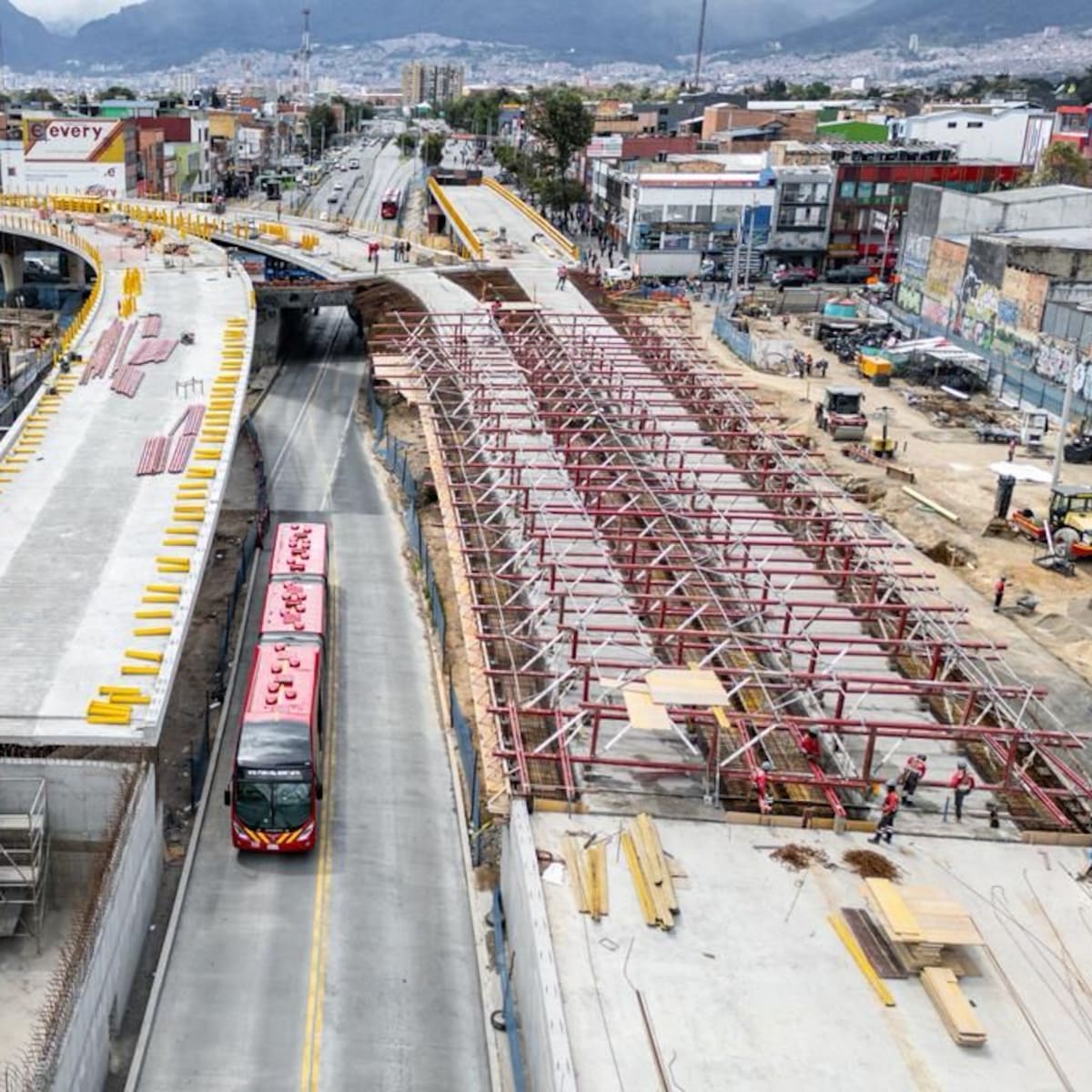 Obras de la Avenida 68 en Bogotá avanzan y nuevo Puente Venecia estaría habilitado en diciembre 2026