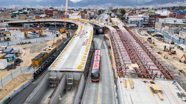 Obras de la Avenida 68 en Bogotá avanzan y nuevo Puente Venecia estaría habilitado en diciembre 2026. Foto: IDU.
