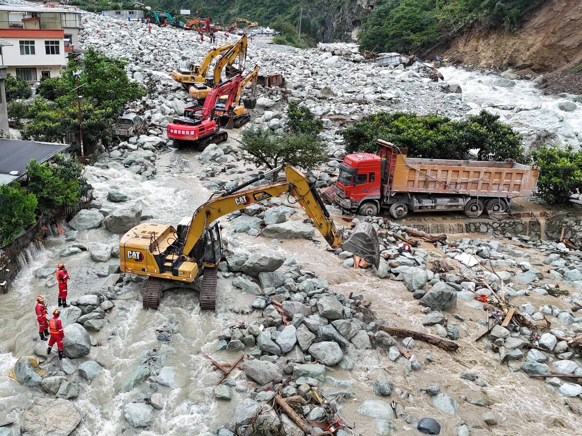 Aumenta a 8 el número de víctimas por un deslizamiento de tierra en el centro de China