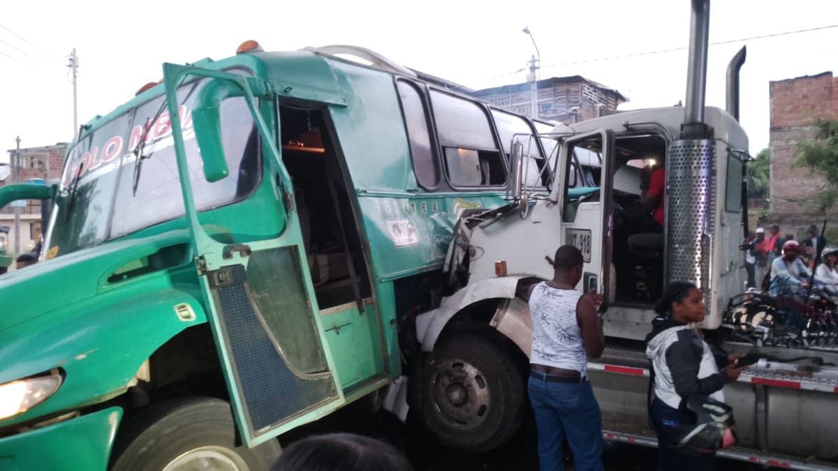 Accidente de tránsito en la vía a Candelaria deja 16 lesionados