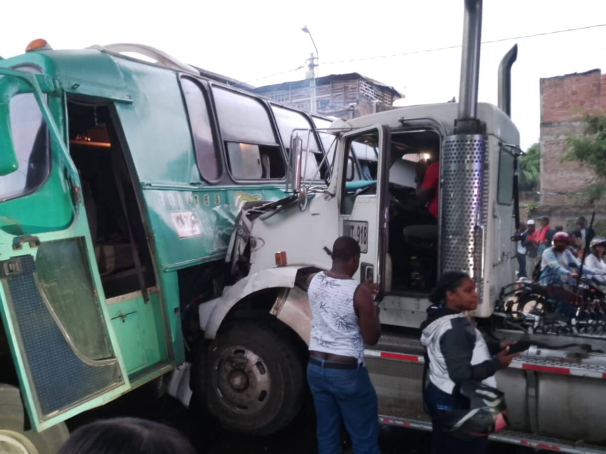 Accidente de tránsito en la vía a Candelaria deja 16 lesionados