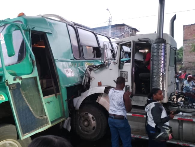 Accidente de tránsito en la vía a Candelaria deja 16 lesionados