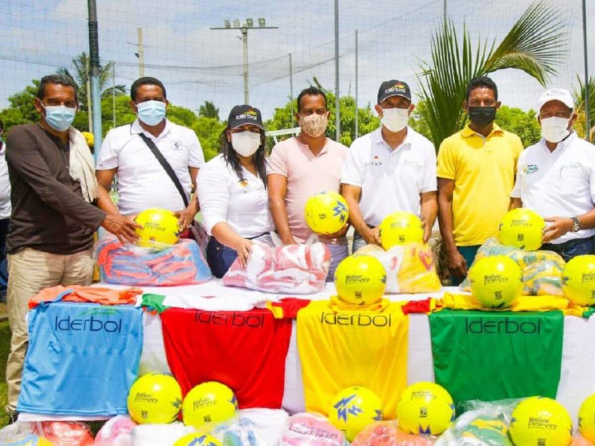 Iderbol entregó uniformes e implementación deportiva en Pinillos
