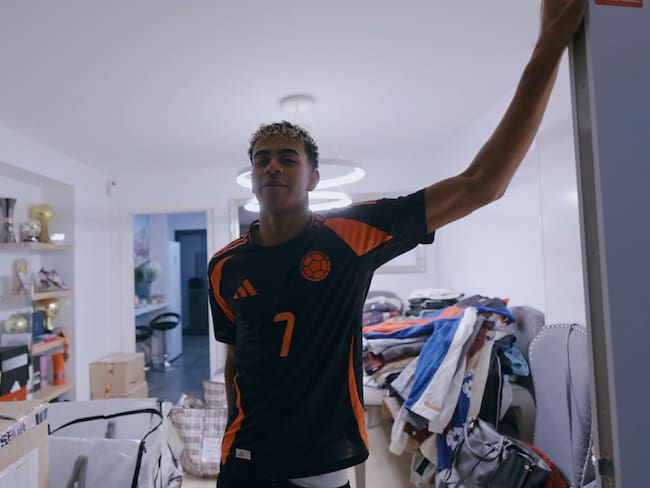 Lamine Yamal estrenando su canal de YouTube / Lamine Yamal