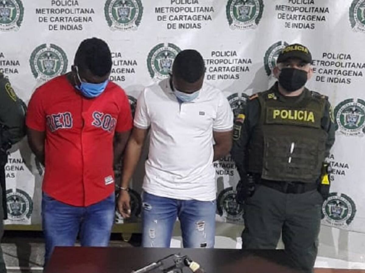 Capturan a dos hombres dedicados al hurto a comerciantes en Turbaco