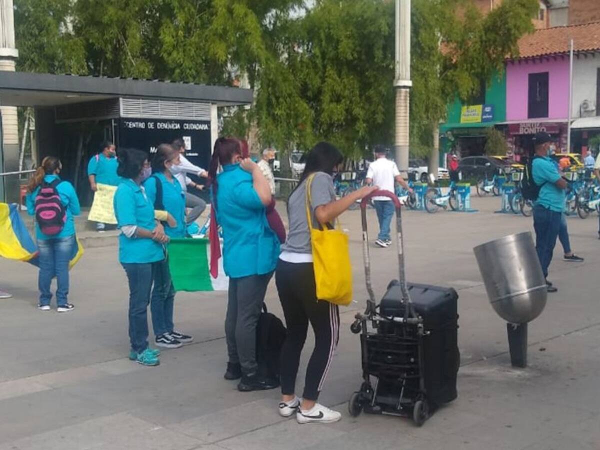 Trabajadoras del aseo piden negociar, tras despidos en la Alcaldía