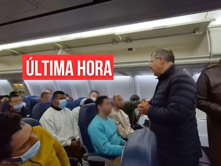 Imagen del día: Aviones con los deportados colombianos que vienen a Colombia desde Estados Unidos (@petrogustavo)