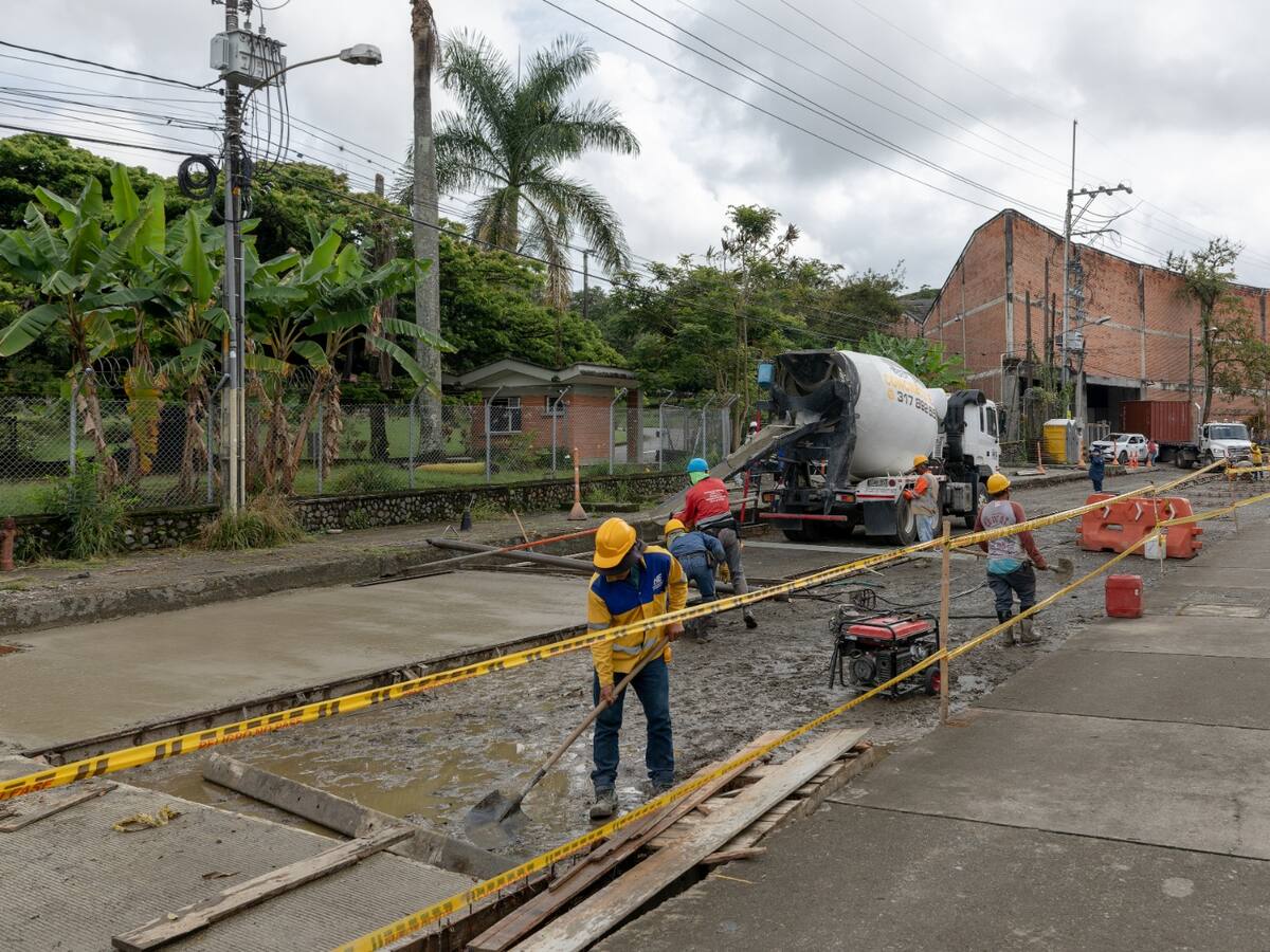 Avanzan las obras para mejorar la vía de la carrera 14 en la Villa Olímpica de Pereira