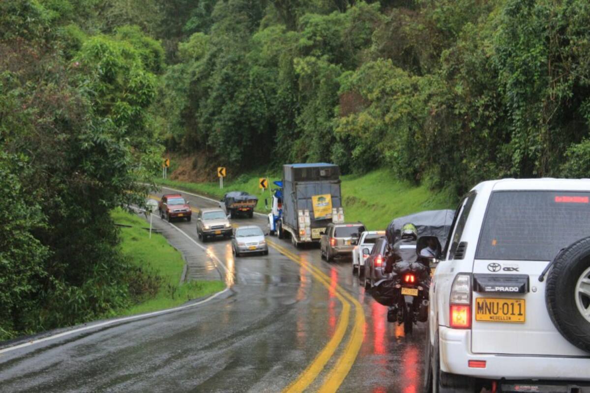 Eso sí, generó un gran trancón a su paso por las vías.