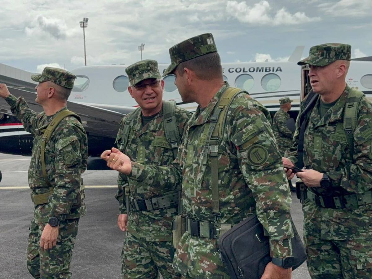 “No necesitamos aliarnos con bandidos para atacar a otro bandido”: general Cardozo a tropa en Cauca