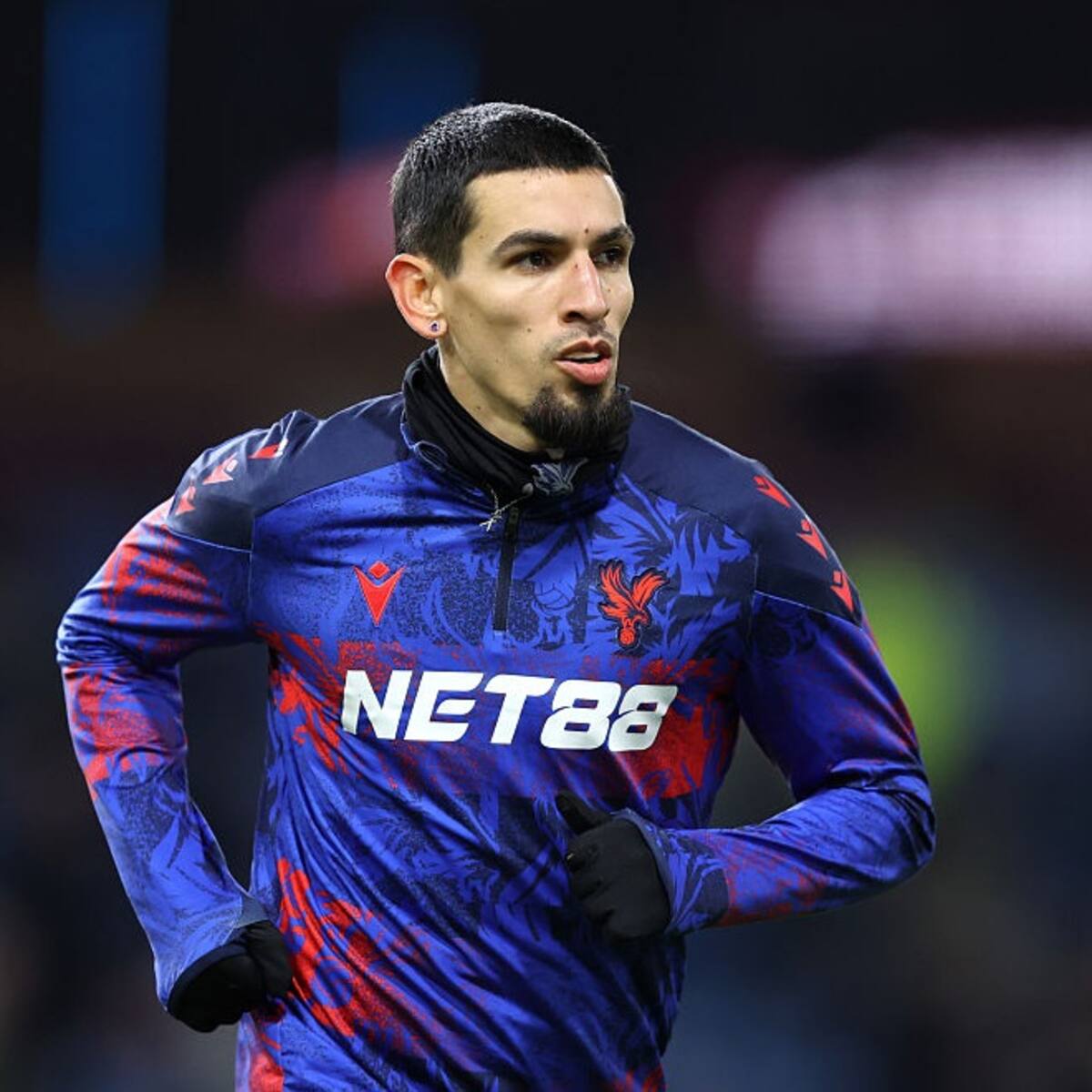 Daniel Muñoz es “fantástico”: elegido en el equipo ideal de la Premier League