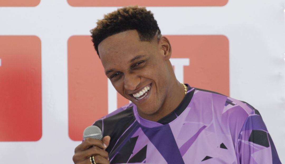 Yerry Mina en un evento comercial