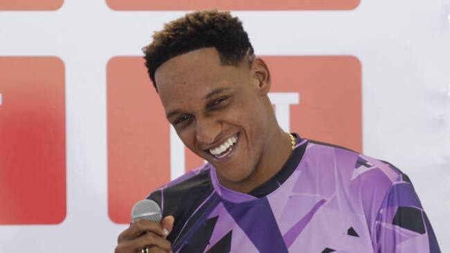 Yerry Mina en un evento comercial
