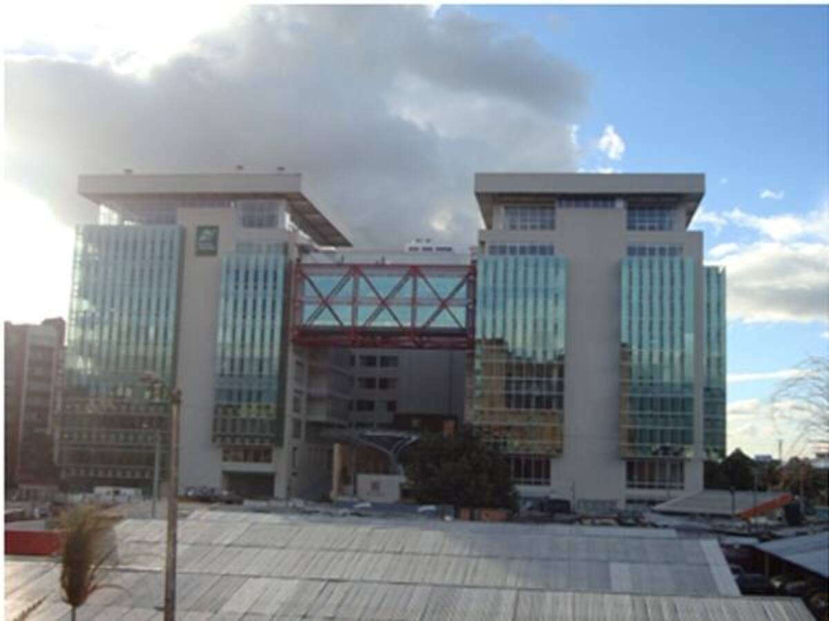 Desde algunas oficinas de este edificio despachaban algunos de los involucrados en el robo a la DIAN.