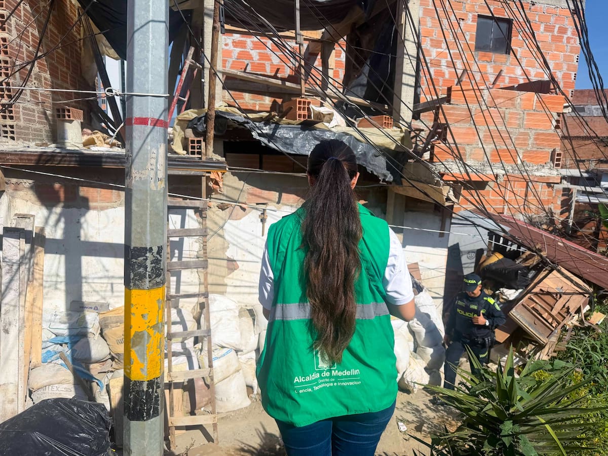 Autoridades intervienen La Ladera en Medellín: cuatro obras suspendidas y 41 inmuebles en evaluación