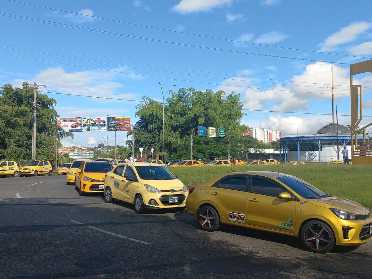 Con bloqueos temporales en las vías, taxistas en Armenia participaron del paro nacional