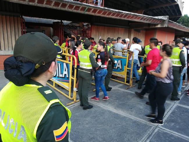 Seguridad en el estadio General Santander.