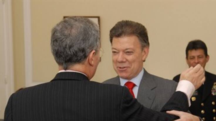 Juan Manuel Santos descartó distanciamiento de Uribe