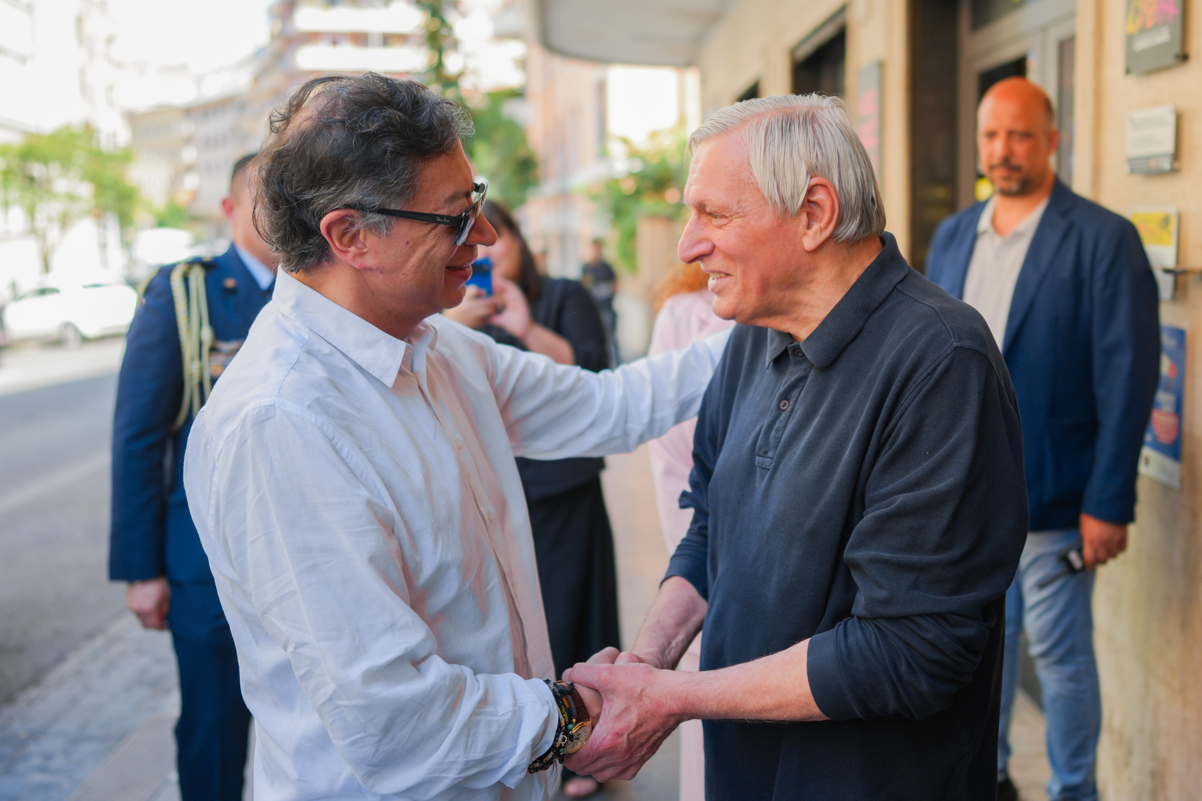 Encuentro del Presidente Gustavo Petro con el padre Luigi Ciotti / Foto: Juan Diego Cano - Presidencia de la República