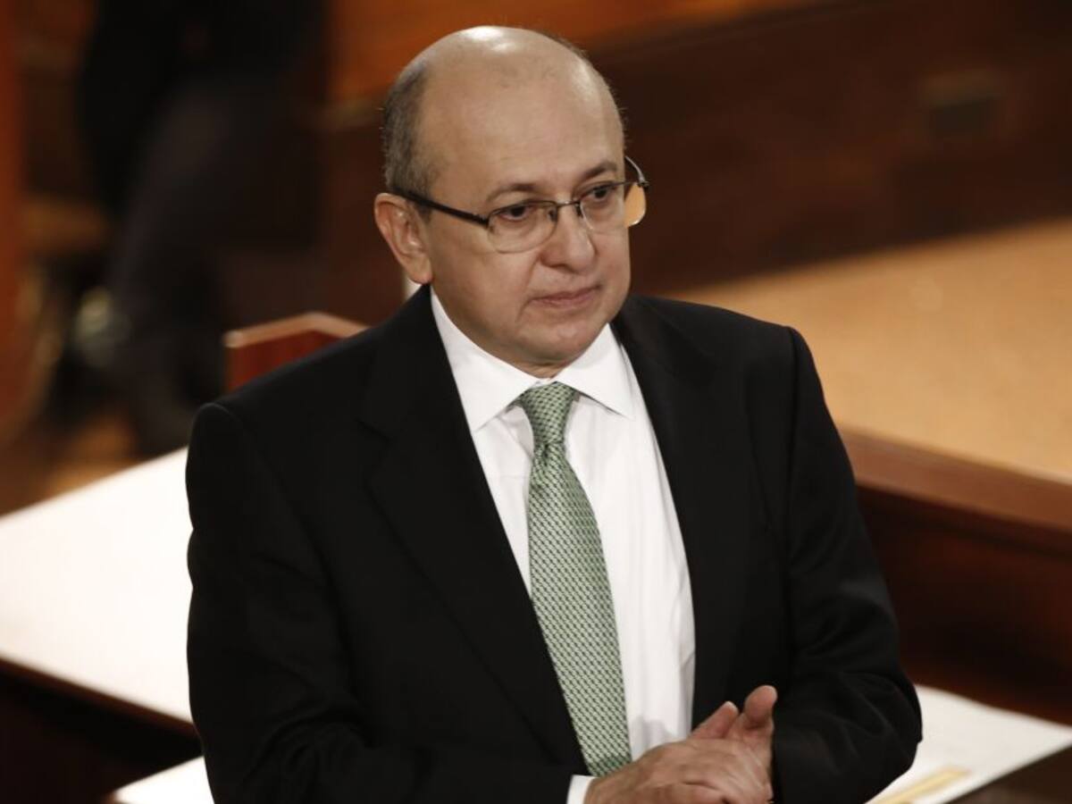 Exfiscal Montealegre defiende a Barbosa y ataca a Martínez