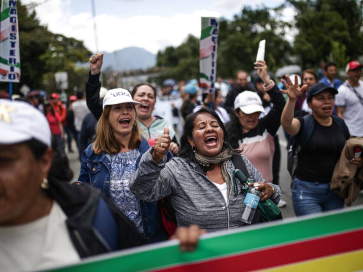¿En manos de quién quedará la salud de los maestros de Colombia?
