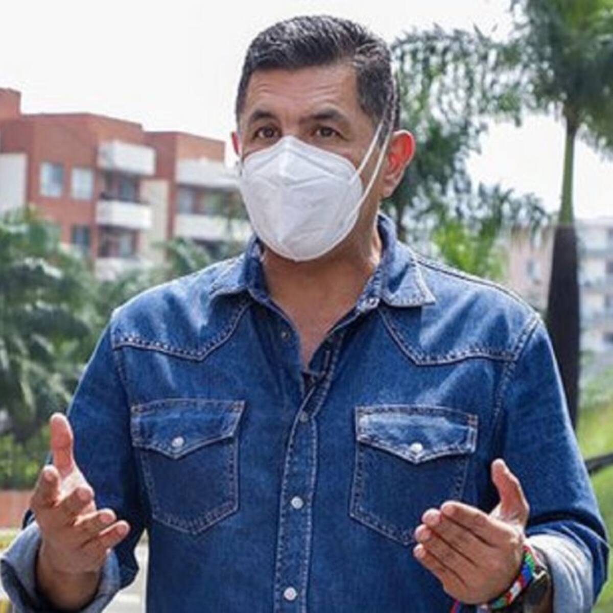 Maestros también deberían estar en primera etapa de vacunación