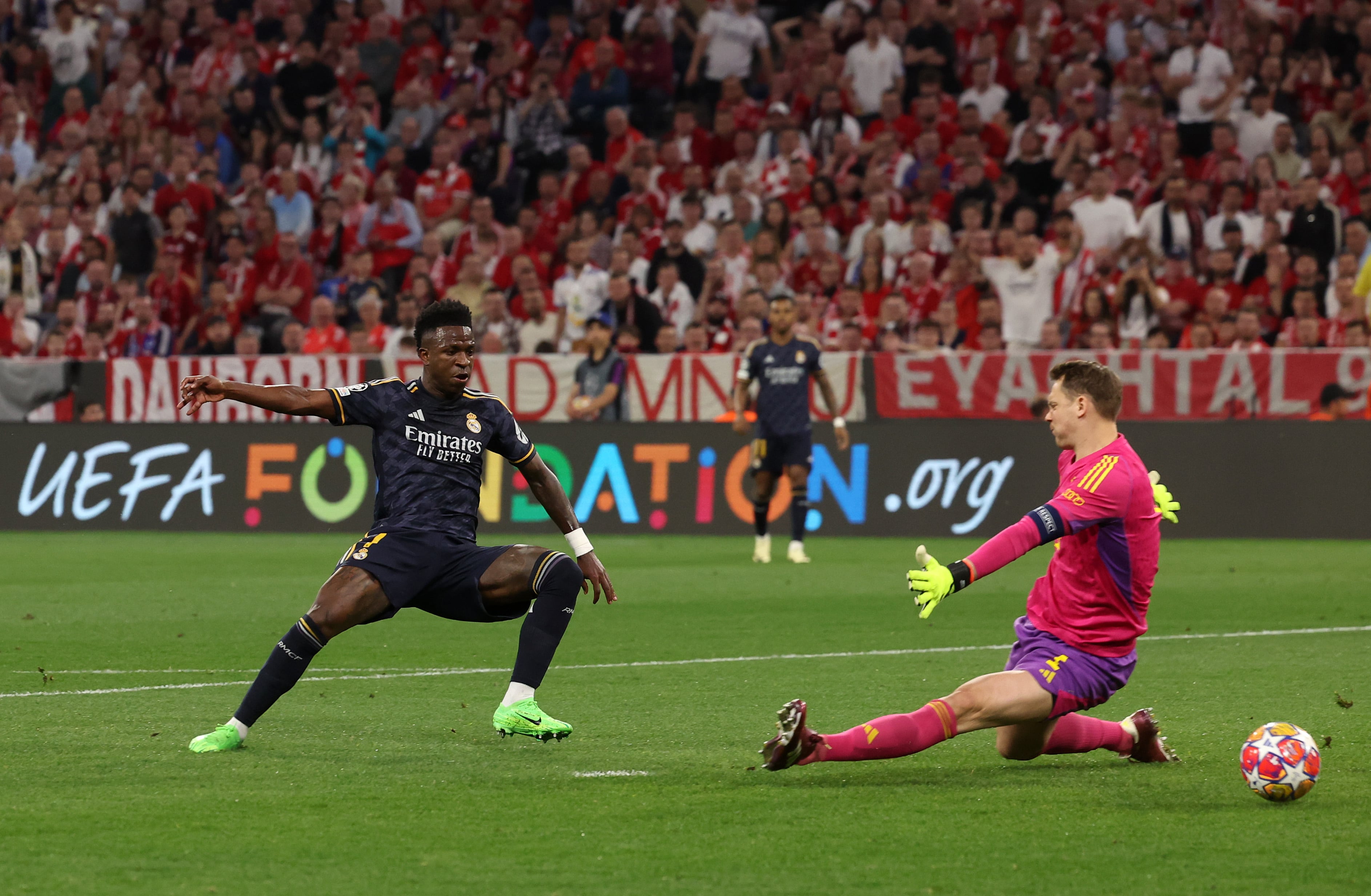 MUNICH, GERMANY - APRIL 30: Vinicius Junior of Real Madrid scores his team's first goal past Manuel Neuer of Bayern Munich during the UEFA Champions League semi-final first leg match between FC Bayern München and Real Madrid at Allianz Arena on April 30, 2024 in Munich, Germany. (Photo by Alexander Hassenstein/Getty Images)