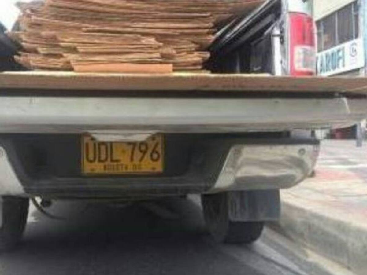 Incautan en Bogotá 102 láminas de cartón llenas de cocaína