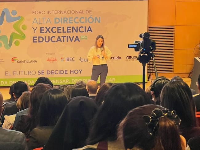 El futuro del sistema educativo en Colombia apuesta por un análisis del aprendizaje más recurrente y humano, dejando atrás los modelos de evaluación tradicionales. | Foto: Sara Medellín