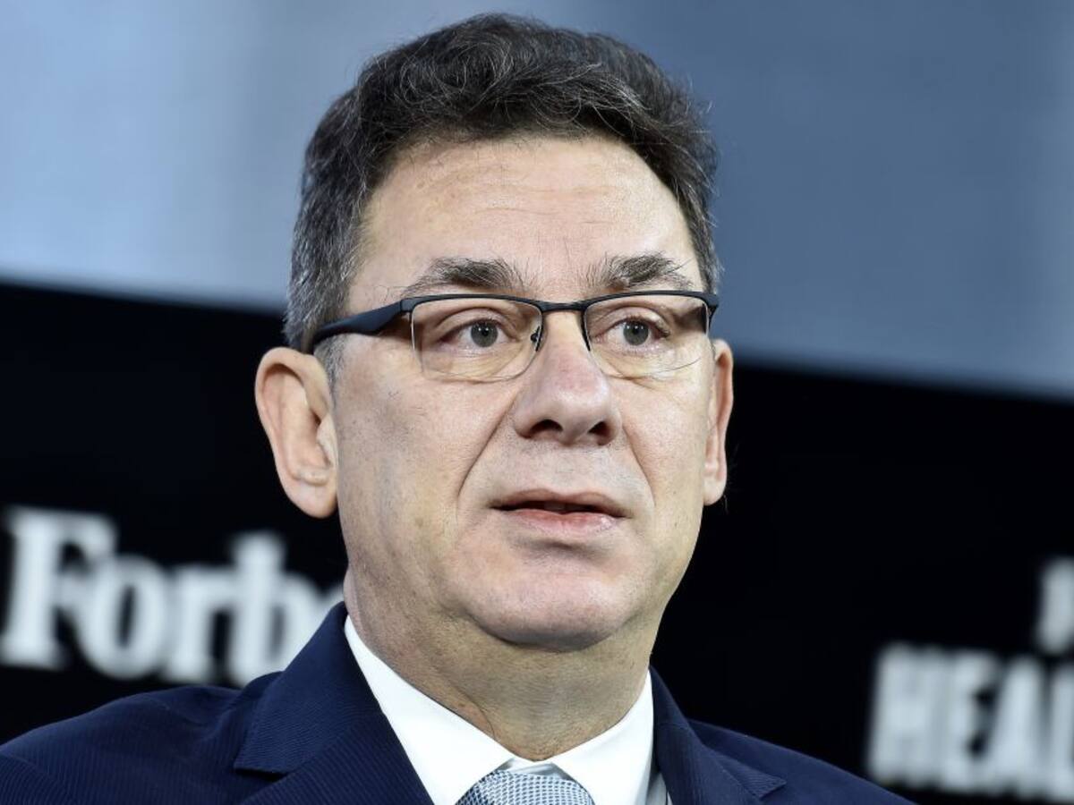 Pfizer pronostica que la normalidad regresaría en un año gracias a vacunas