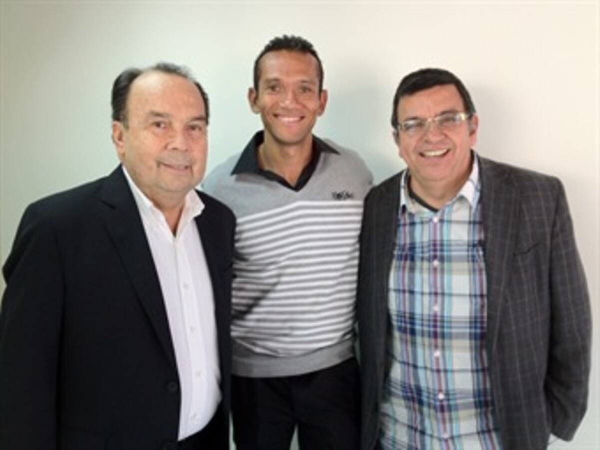 El atleta colombiano Paulo César Villar estuvo en Caracol Radio