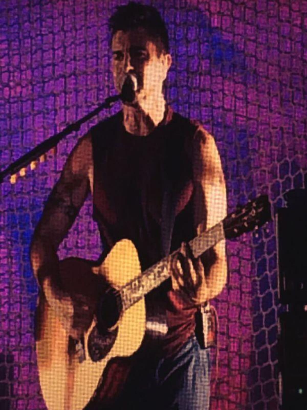 Nada valgo sin tu amor fue la primera canción que Juanes entonó en el Parque de la Leyenda Vallenata.