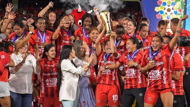 Marcela Gómez: "Sí habrá premio para las jugadoras"